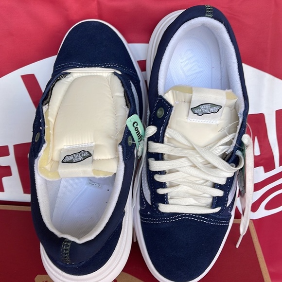 Vans Men’s Old Skool Over
Pop Color Dress Blues
VNOA7Q5ELKZ
platforms - sneakers - Picture 13 of 16